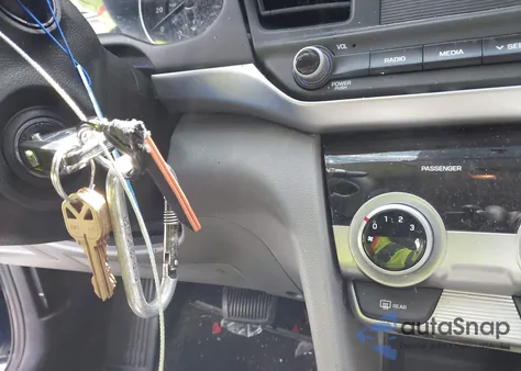 2019 Hyundai Elantra Se z USA, uszkodzony, nr VIN 5NPD74LF7KH464235